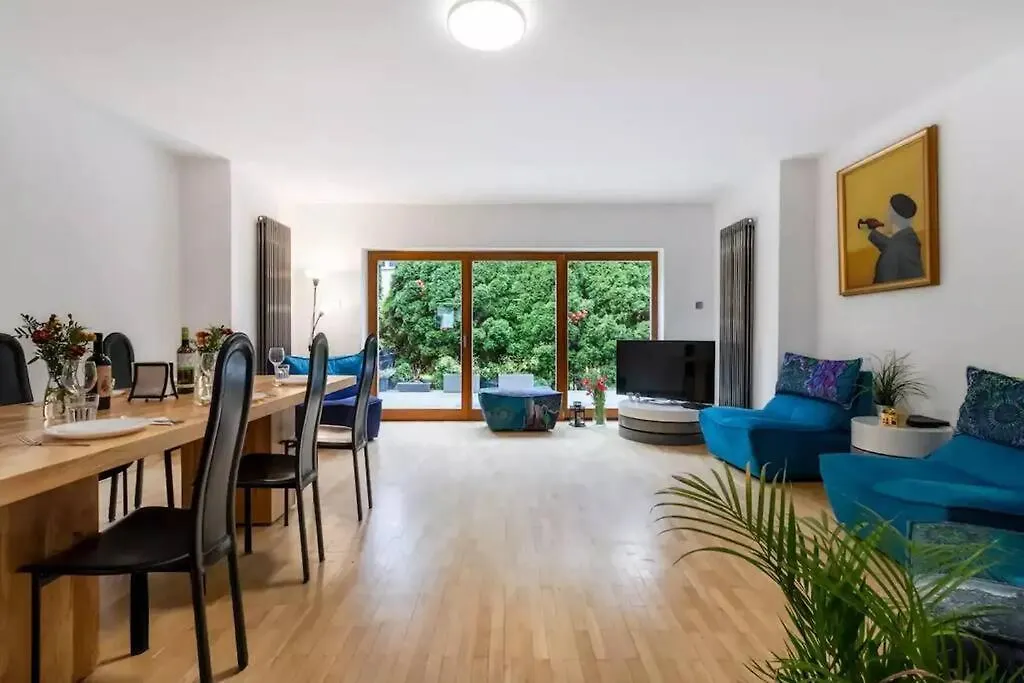 Cozy Villa With 6 Bedrooms Warschau Apartment