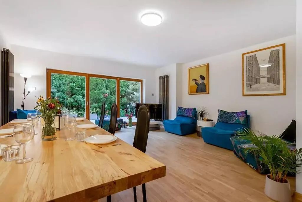 Apartment Cozy Villa With 6 Bedrooms Warschau